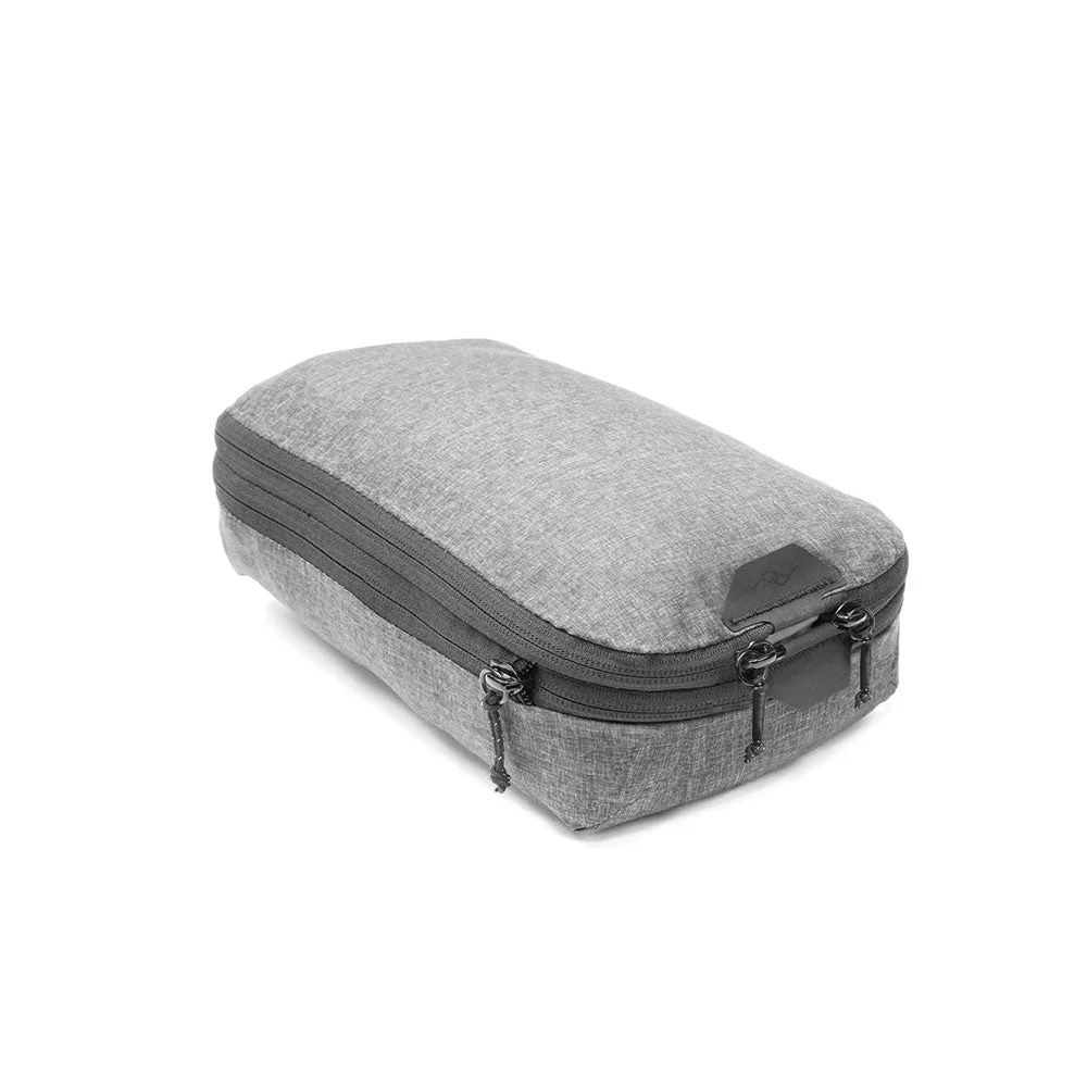 Peak Design Packing Cube charcoal small, 3/4 angle view on white background