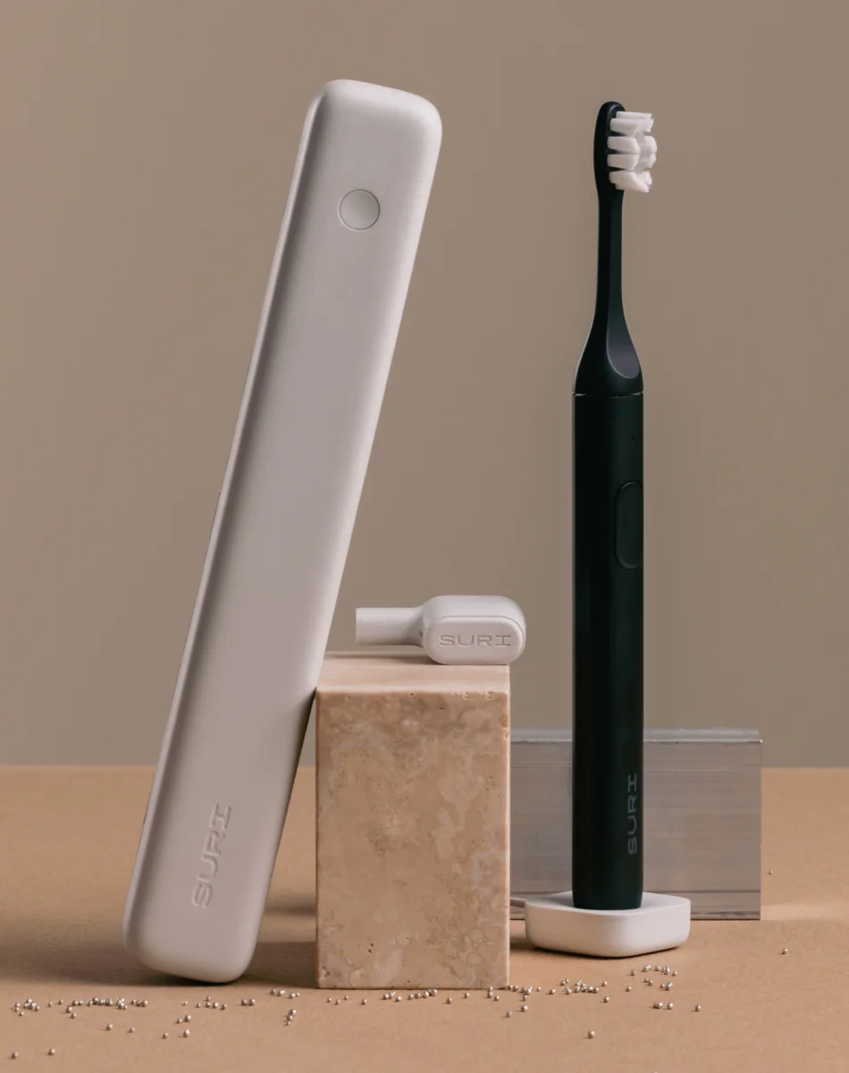 SURI 2.0 Midnight Black toothbrush with UV-C travel case and accessories