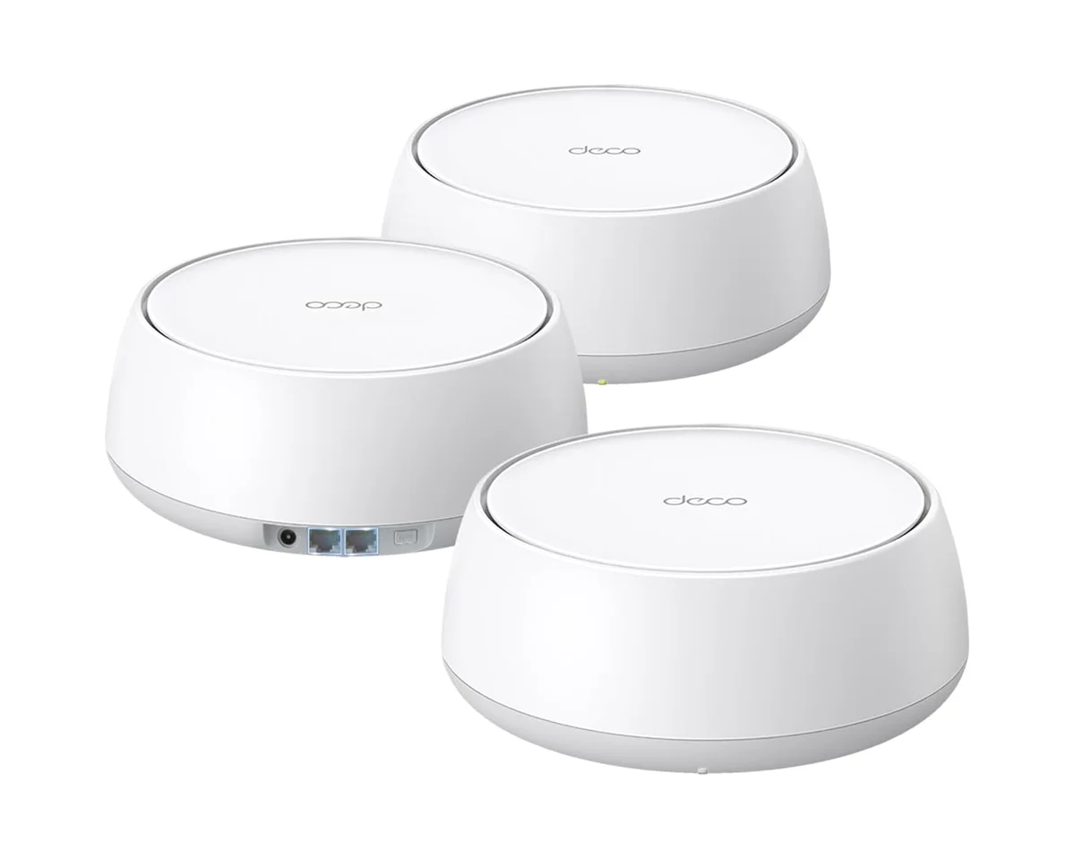 TP-Link Deco BE25 3-pack mesh nodes on white background
