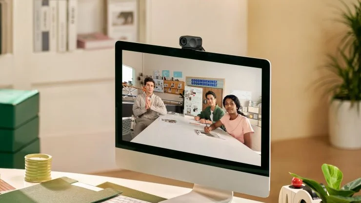 Insta360 Link 2 mounted on monitor during a group video call