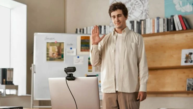 Insta360 Link 2 gesture control — user raising hand to trigger a command